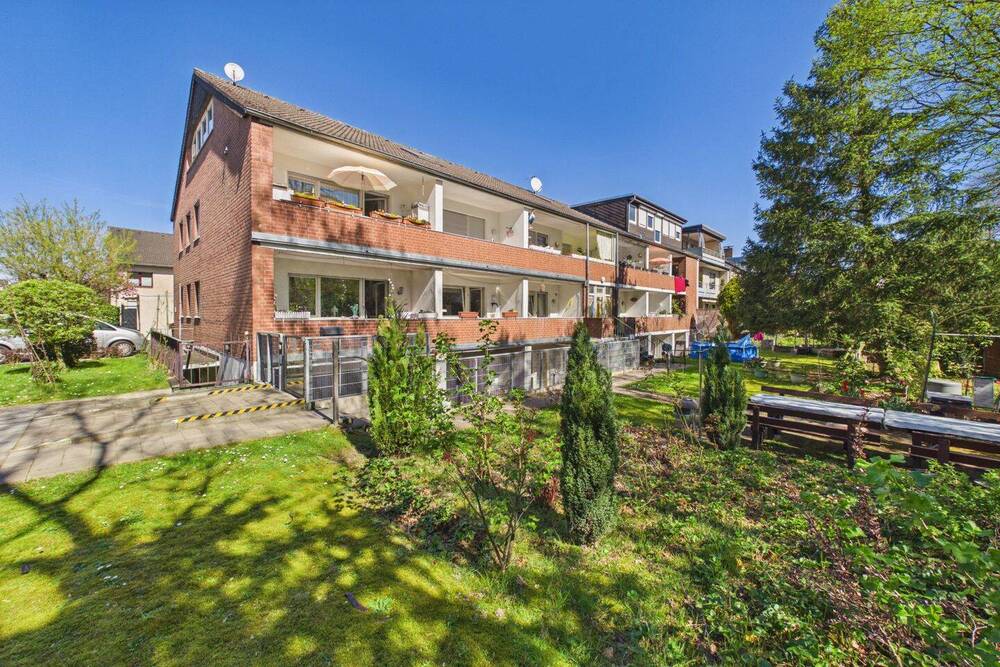 Thumbnail-Attraktives Investment: MFH mit 12 WE, Kita, Büro und Ausbaureserve in ruhiger Lage