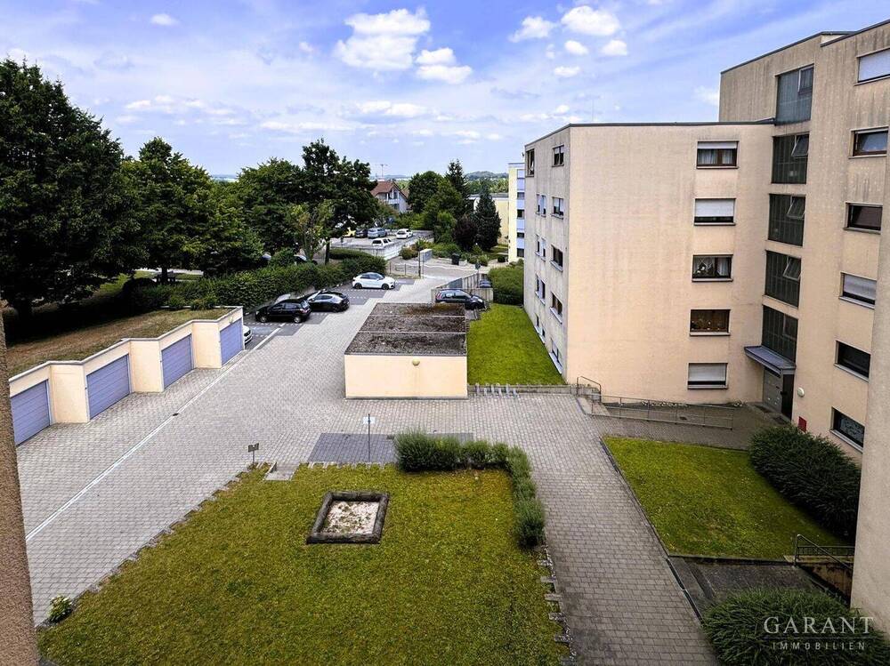 Thumbnail-SOFORT FREI -- 3,5 Zimmer-Wohnung mit Balkon und Autostellplatz!