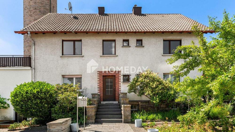 Thumbnail-Charmantes MFH mit drei Wohneinheiten, 3 Garagen und Stellplätzen in attraktiver Lage von Neuhof