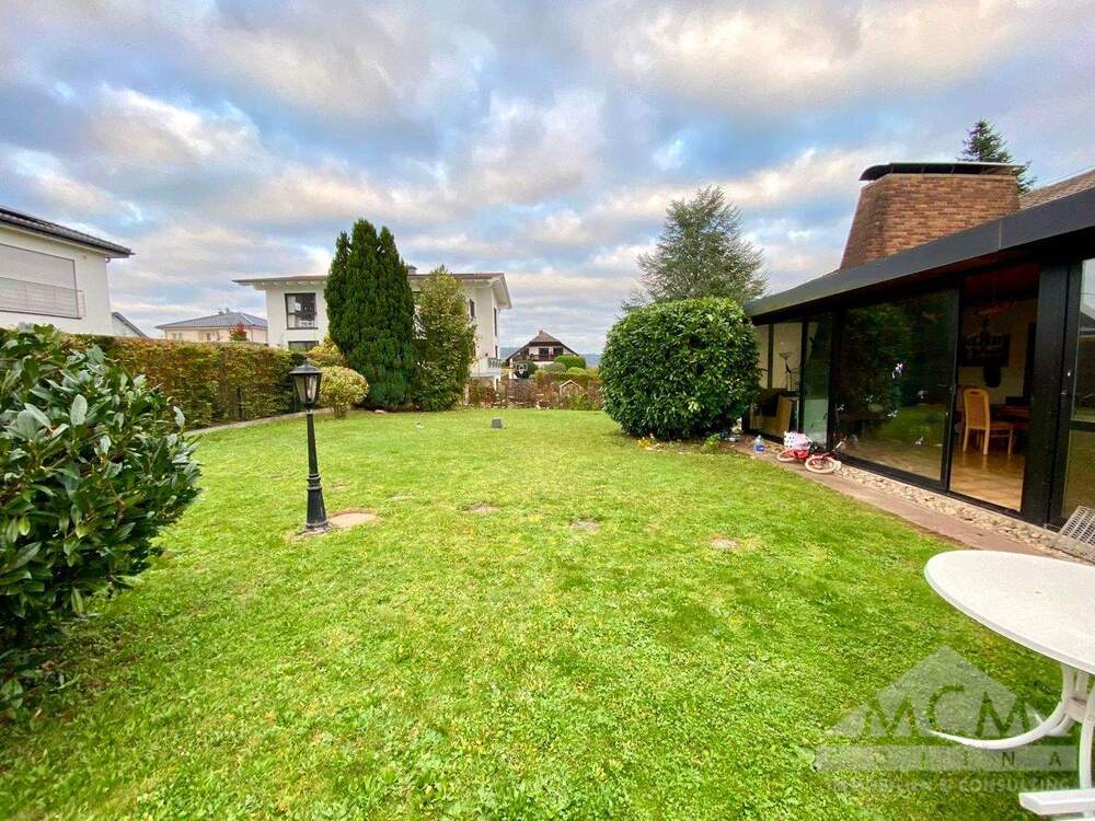 Thumbnail-Frei stehendes 1-Fam-Haus mit Anlieger-Whg. auf großen und sonnigen Grundstück in ruhigem Villengebiet