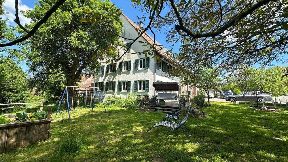 Thumbnail-Bauernhaus mit Scheune, Nebengebäuden und viel Land zu verkaufen!