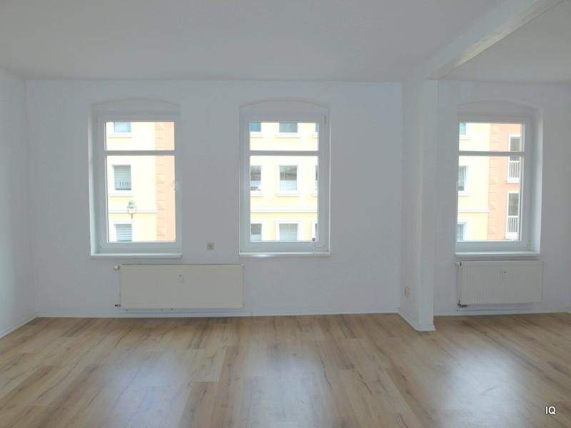 Thumbnail-Ab sofort zu haben: Singlewohnung mit schönem Balkon (Hofseite), sep. Küche, Laminat & Badewanne