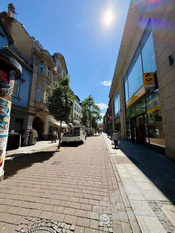 Thumbnail-#VERKAUFT# Solides WGH mit zwei Wohneinheiten und Ladeneinheit in A-Lage Fußgängerzone