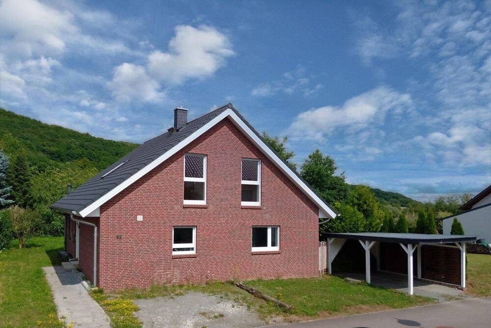Thumbnail-Erzenhausen - Freistehendes Einfamilienhaus mit Carport und Photovoltaik