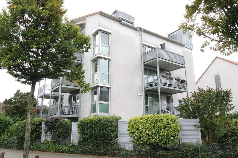 Thumbnail-Attraktive 4-Zimmer-Wohnung, zwei Balkone und TG-Stellplatz in Mannheim (Erbpacht)