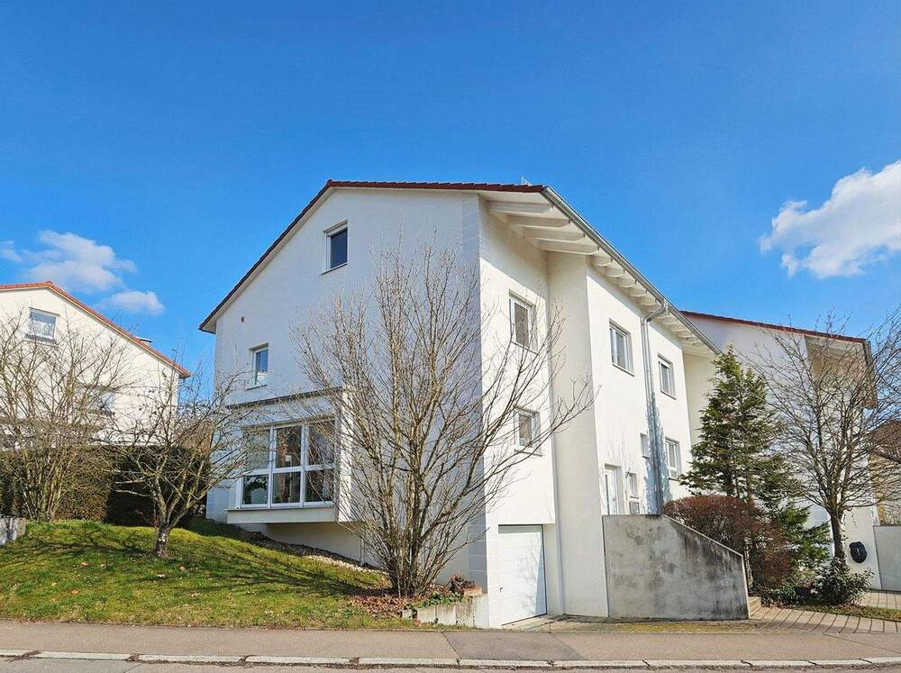 Thumbnail-Moderne Doppelhaushälfte mit Garten und Terrasse