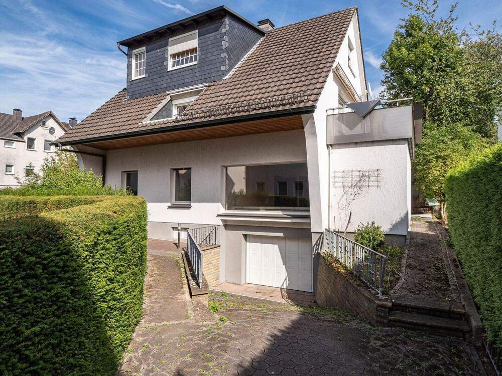 Thumbnail-Zentral aber ruhig gelegen: Zweifamilienhaus mit gut geschnittenen Wohnungen in Arnsberg!