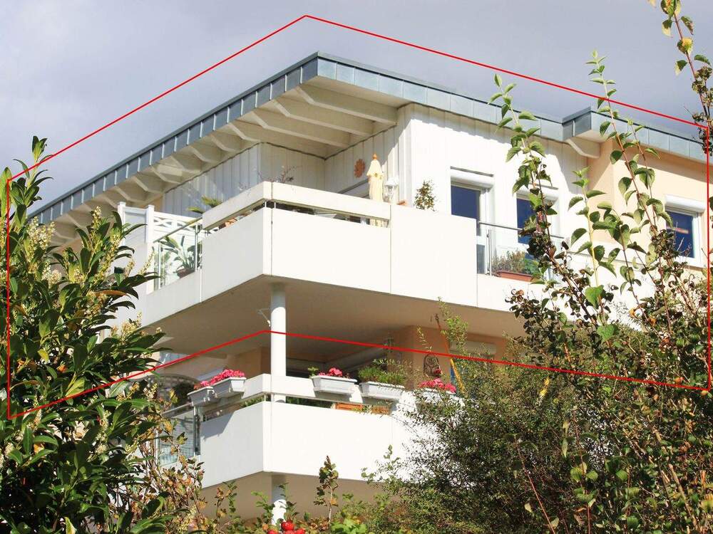 Thumbnail-Großzügige DG-Wohnung mit Südbalkon und Blick auf die Wiesen und Wälder