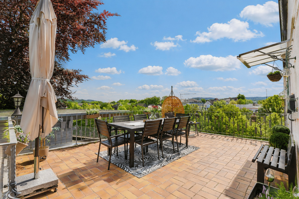 Thumbnail-Ca. 100m² modernisierte Doppelhaushälfte mit 3 Zimmern, Terrasse, Garage und kleinem Garten