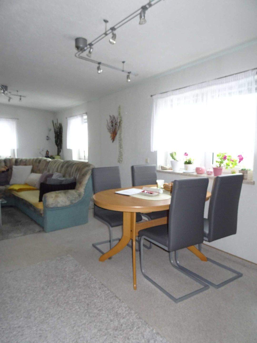 Thumbnail-Interessantes Zweifamilienwohnhaus mit Keller und Garage in Zeulenroda