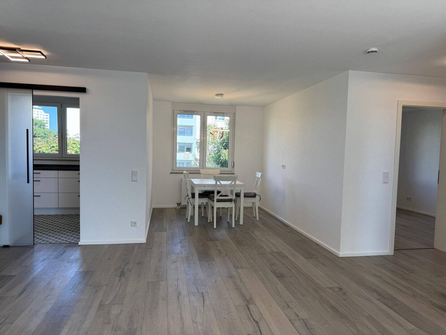 Thumbnail-Renovierte 4-Zimmer-Wohnung in Weinheim mit EBK, Balkon, Terrasse und 2 Stellplätzen