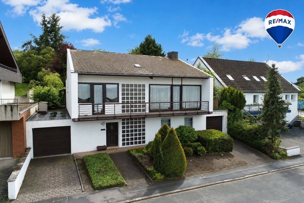 Thumbnail-Außergewöhnliches Einfamilienhaus mit Pool und Garten in Konz