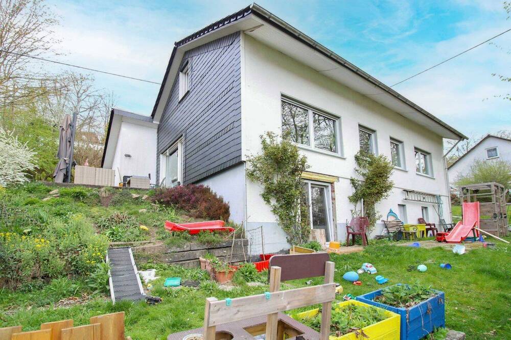 Thumbnail-Gepflegtes Einfamilienhaus mit traumhaftem Ausblick in Siegen-Niederschelden