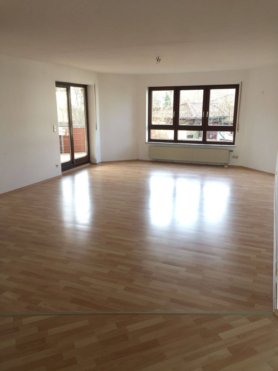 Thumbnail-Gut aufgeteilte, ruhig gelegene 4 Zimmer-Wohnung mit Aufzug in Kirchheim-Schafhof.