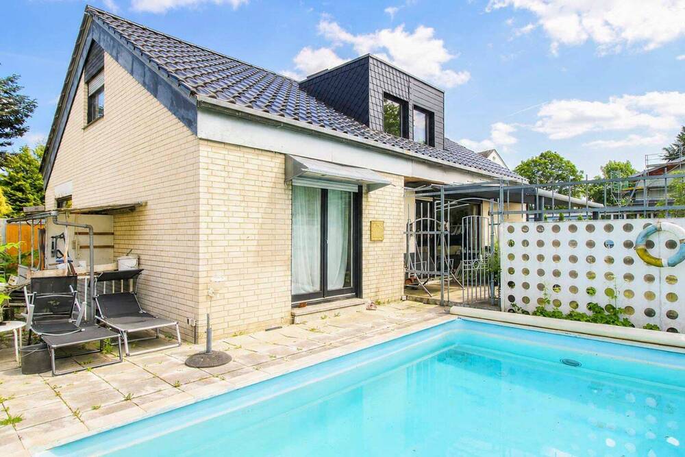 Thumbnail-Gepflegtes Einfamilienhaus mit Garten und Pool in Bielefeld-Oldentrup - Erbbauzins pro Jahr 1.388 €