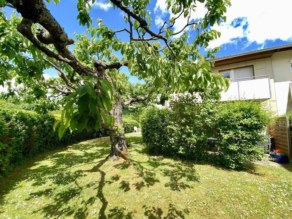 Thumbnail-Doppelhaushälfte mit Gartenidylle