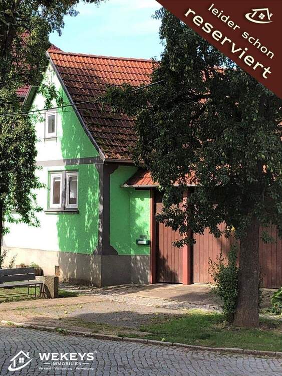 Thumbnail-sanierungsbedürftiges Wohnhaus mit Bio-Gas-Heizung und Kamin