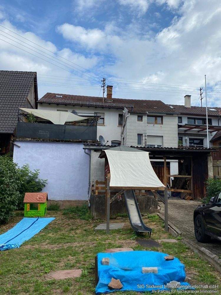 Thumbnail-Gepflegtes Zweifamilienhaus mit großem Garten und zusätzlichem Grundstück in 75305 Neuenbürg Arnbach