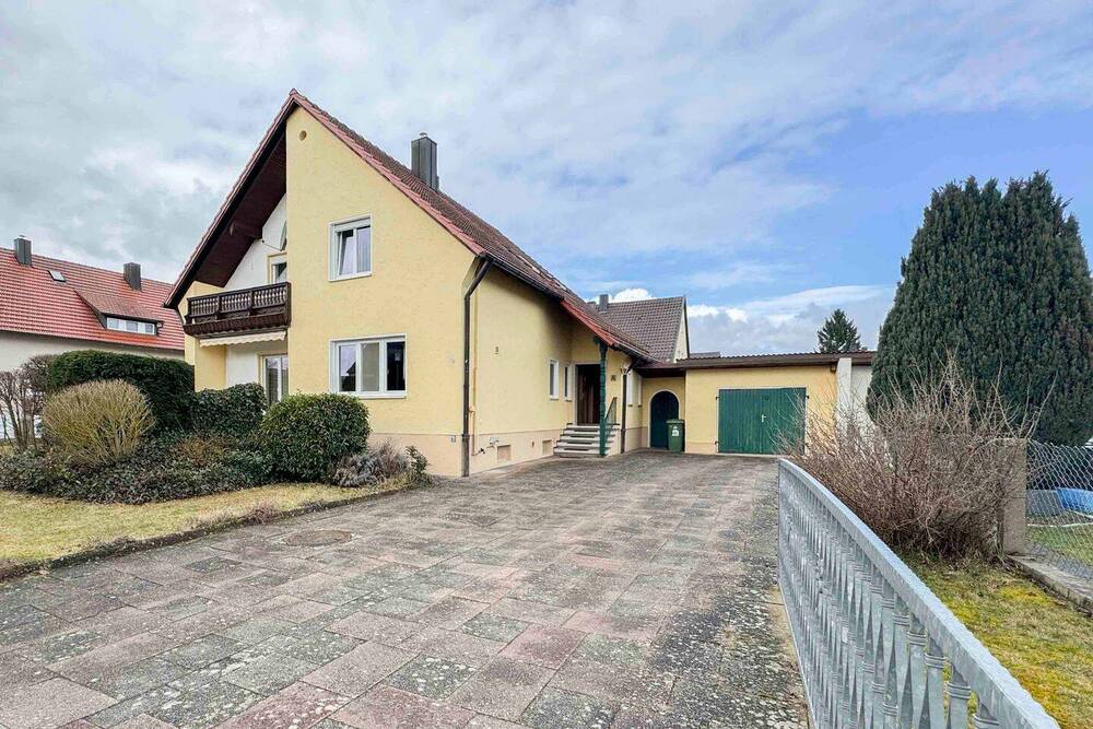 Thumbnail-Charmantes Einfamilienhaus mit großem Garten und Gestaltungspotenzial in Sünching