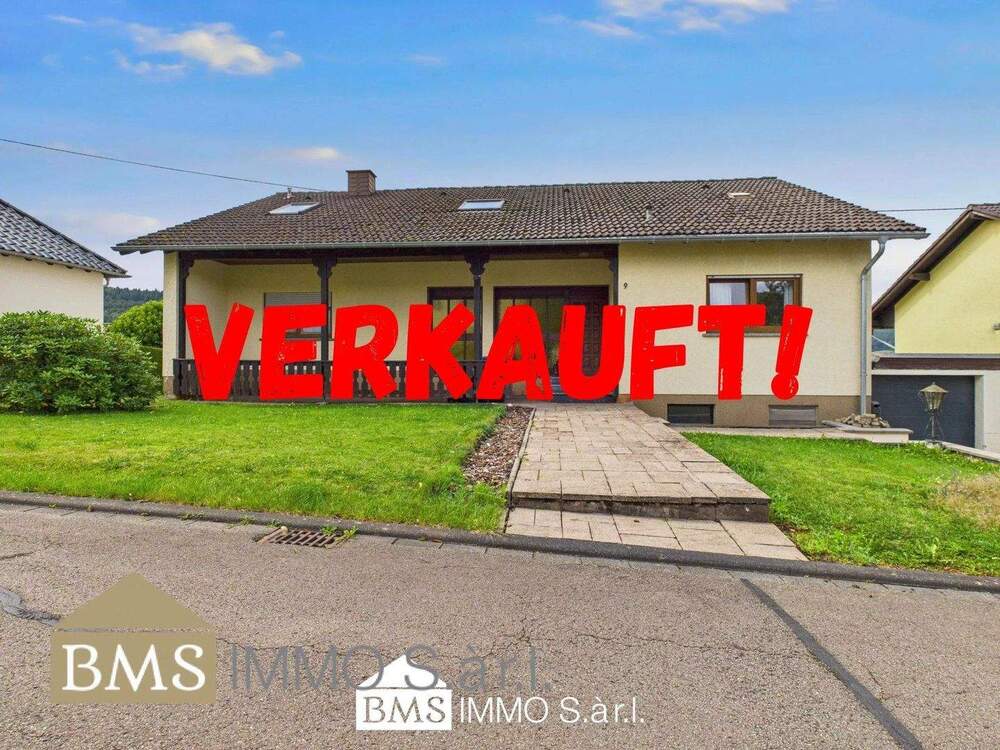 Thumbnail-Freistehendes geräumiges Wohnhaus mit Einliegerwohnung in Holsthum!