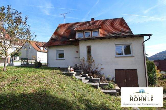 Thumbnail-Sonnig gelegenes, renovierungsbedürftiges Einfamilienhaus mit großzügigem Garten