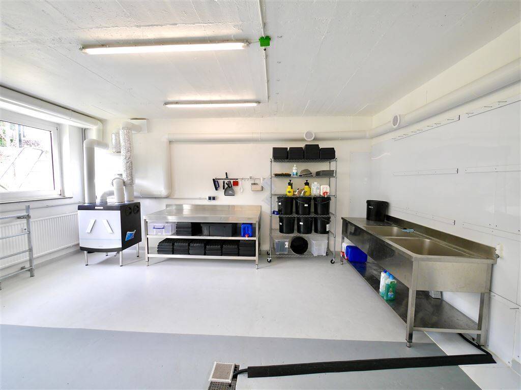 Thumbnail-ProduktionBüroLagerAusstellungVerkauf im anfahrbaren Souterrain ab sofort frei!