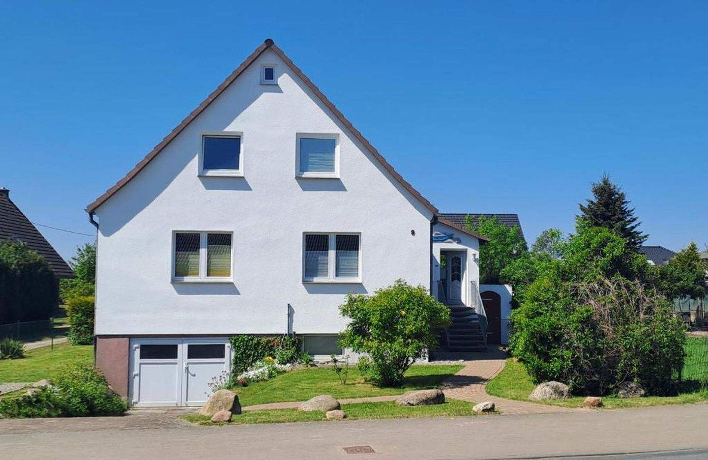 Thumbnail-Freistehendes Einfamilienhaus mit schönem Grundstück in Boddennähe
