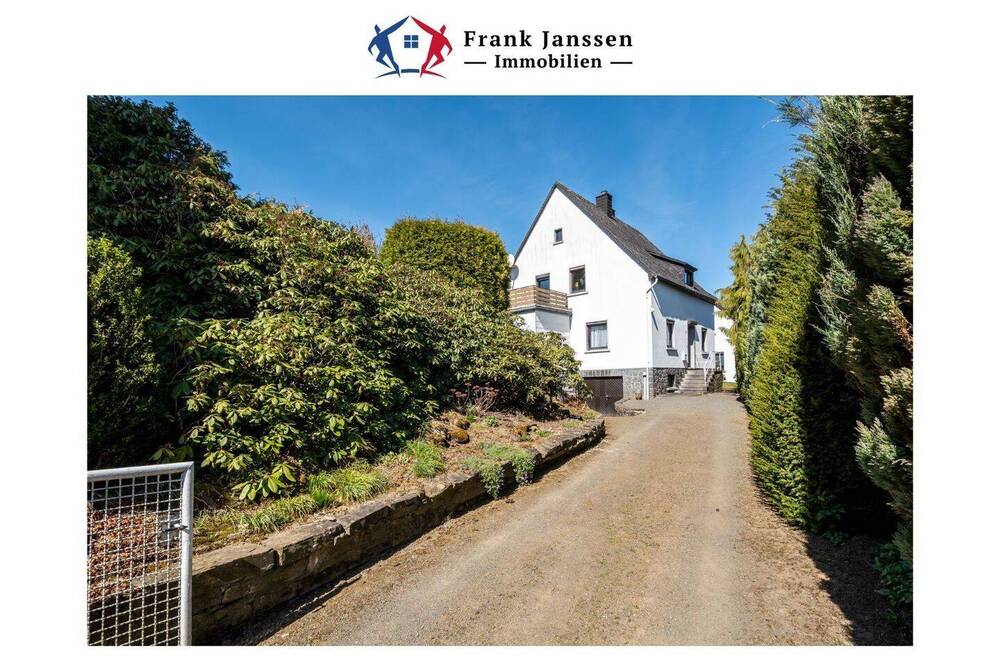 Thumbnail-Neuer Preis! Freistehendes Einfamilienhaus in Daun - zentrale Lage - toller Garten - Garage