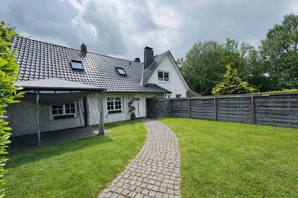 Thumbnail-Vielseitige Doppelhaushälfte mit Garten, großer Terrasse, Bürotrakt & Garagen