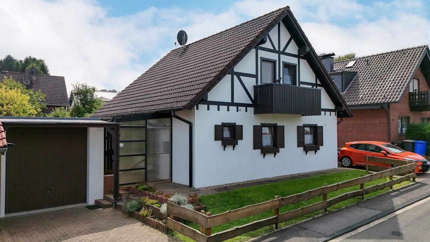 Thumbnail-Gepflegtes Einfamilienhaus mit Wintergarten