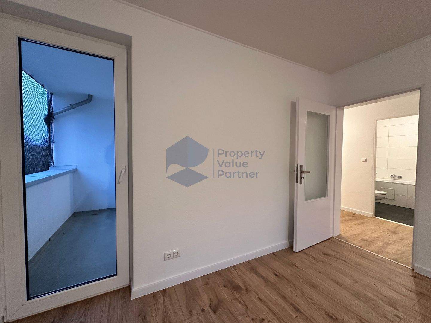 Thumbnail-Vollständig sanierte 2-Zimmer-Wohnung im 3. Obergeschoss mit West-Loggia