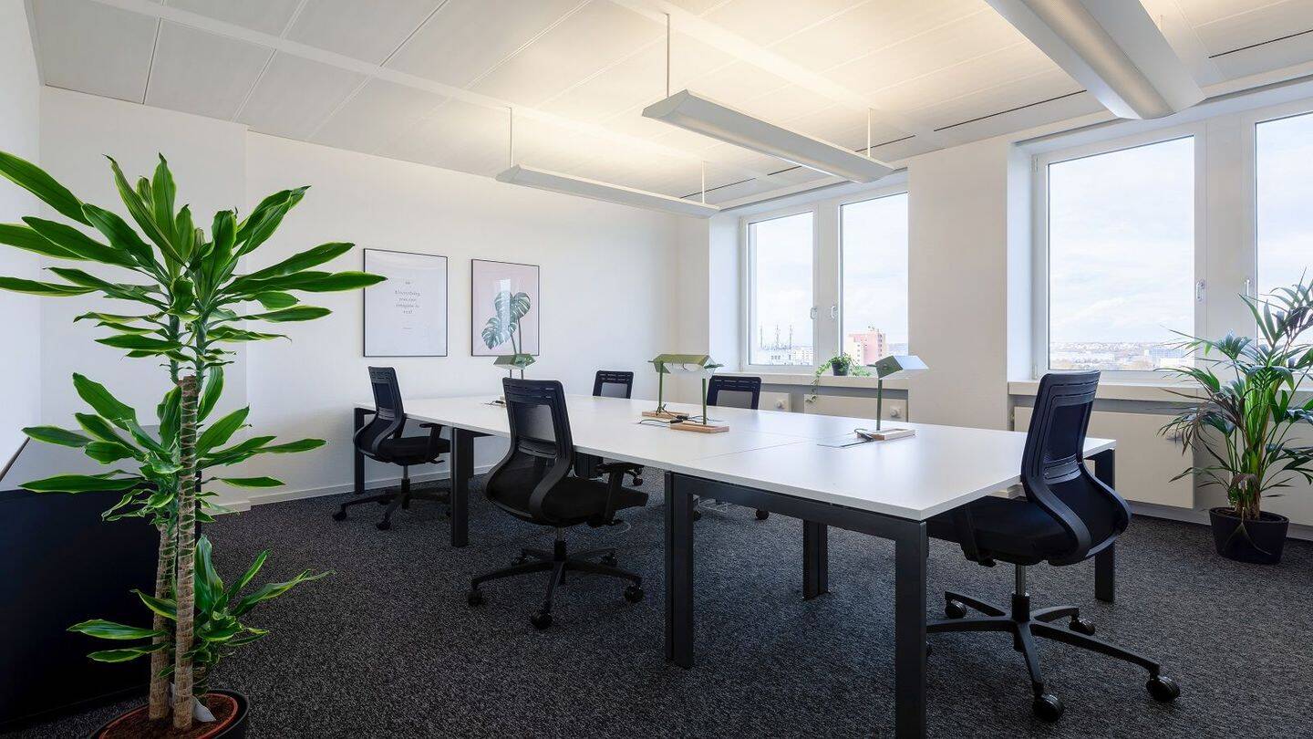 Thumbnail-Rivvers Offenbach - Flexible 5-Arbeitsplätze mit Skylineblick, sofort verfügbar
