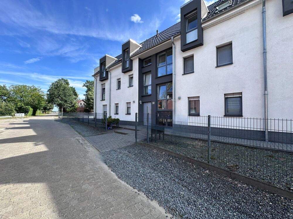 Thumbnail-*Neuwertig & Zentral*: Geräumige 4-Zi.-Wohnung mit Garten im EG