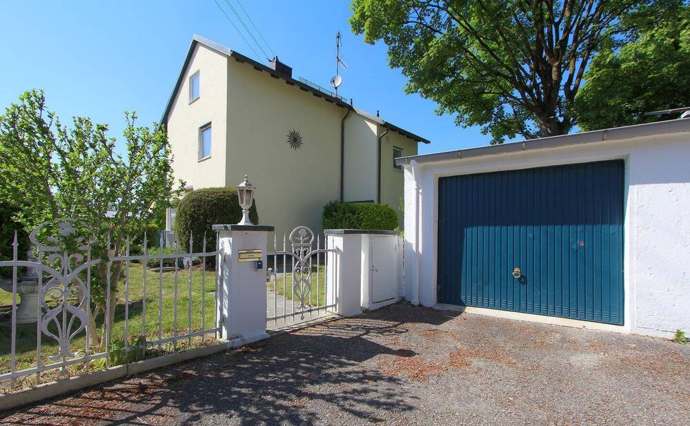 Thumbnail-Augsburg-Göggingen | Einfamilienhaus mit hervorragender Substanz in zweiter Reihe