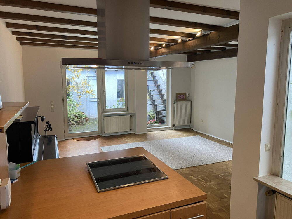 Blick Wohnküche, größerer Hof