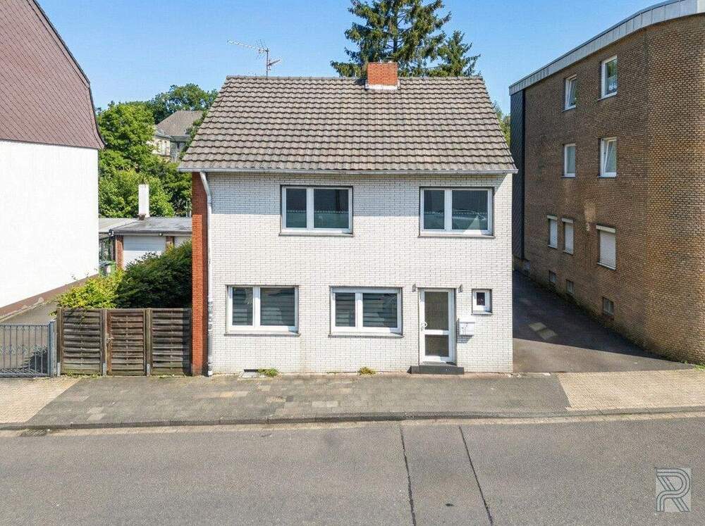 Thumbnail-Reserviert: Freistehendes Einfamilienhaus mit Garten