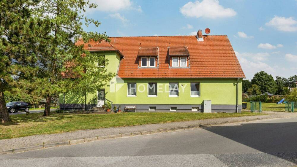 Thumbnail-Mehrfamilienhaus mit vier Einheiten auf großem Grundstück