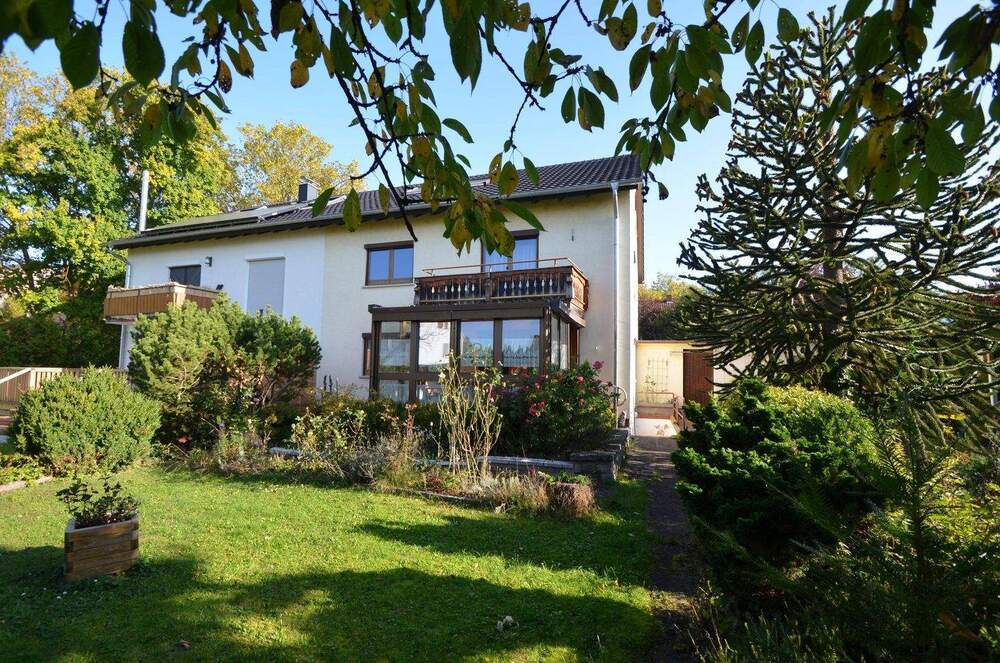 Thumbnail-Großzügige Doppelhaushälfte mit schönem Garten, zentral gelegen