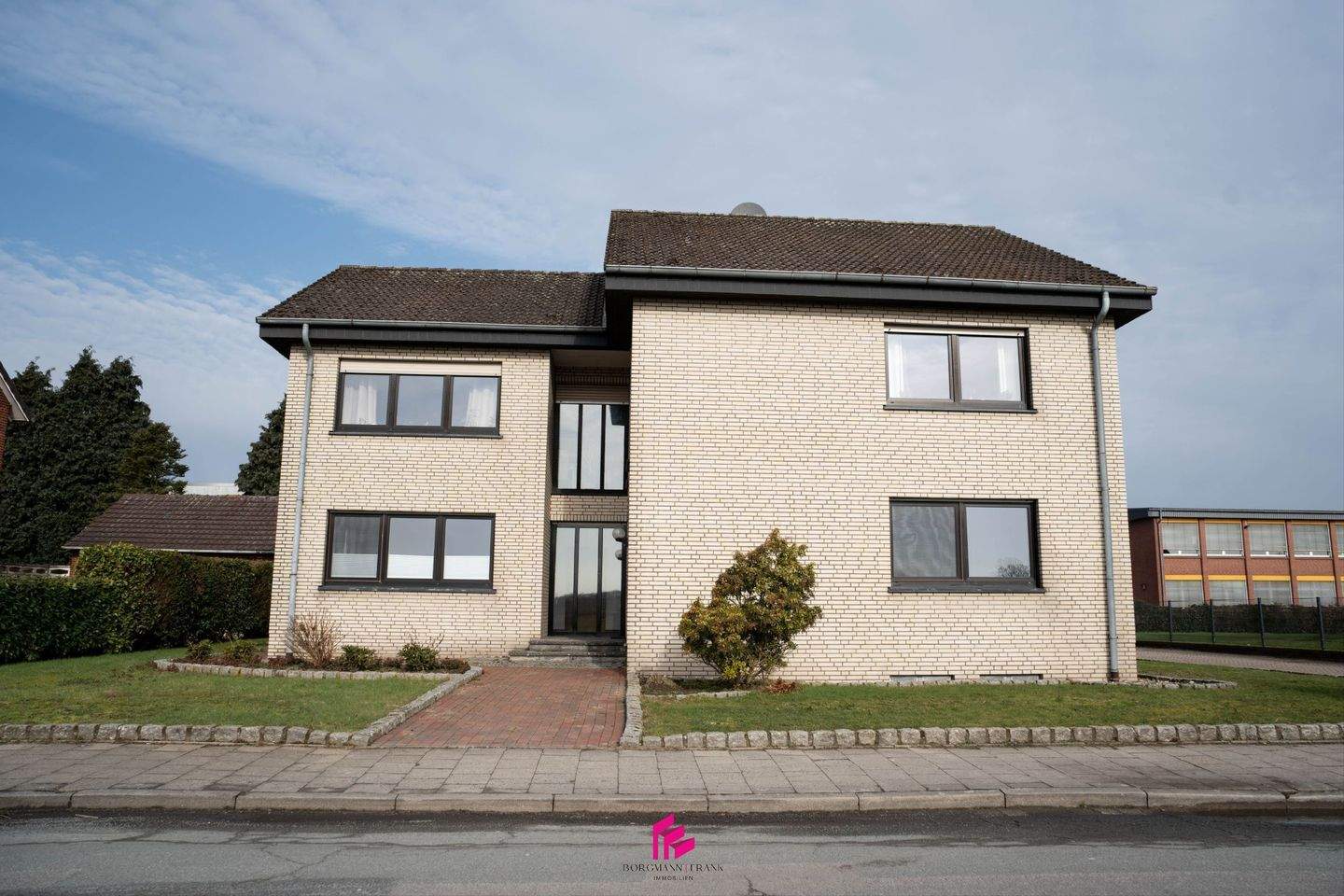 Thumbnail-Alfhausen | Wohnen, vermieten oder beides: Zweifamilienhaus mit 973 m² Grundstück