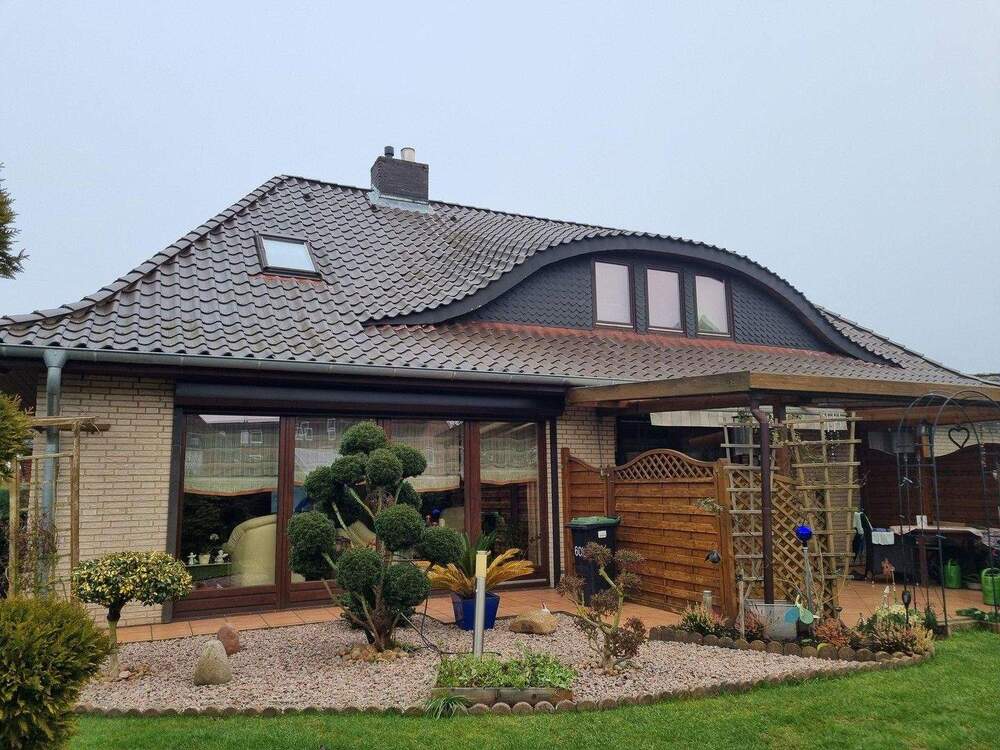 Thumbnail-Walmdachbungalow mit Einliegerwohnung