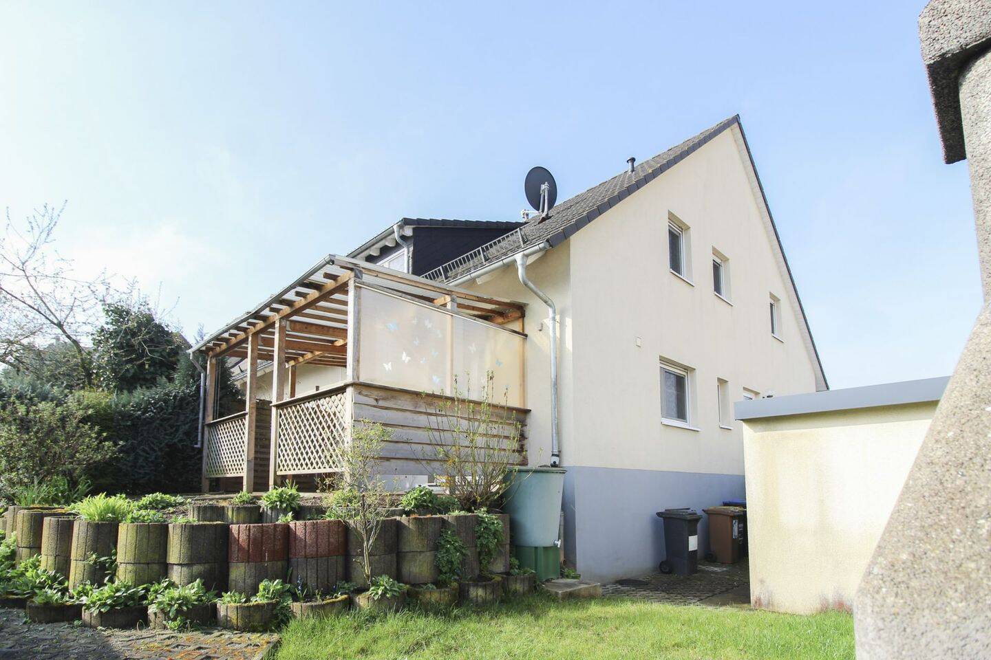 Thumbnail-Oberhohndorf + Doppelhaushälfte + sofort beziehbar + 2 Terrassen + Garage + neu renoviert