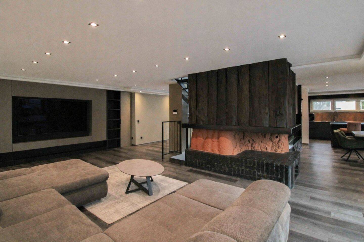 Thumbnail-Keine Käuferprovision! Luxuriöse Wohnimmobilie mit 13 Zimmern in Weetfeld