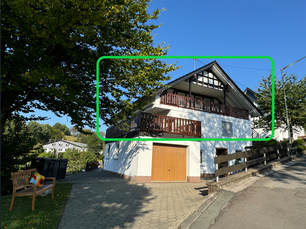 Thumbnail-EG-DG-ETW im EFH-Stil mit 2 Balkonen u. eigenem Garten in Oberhundem!