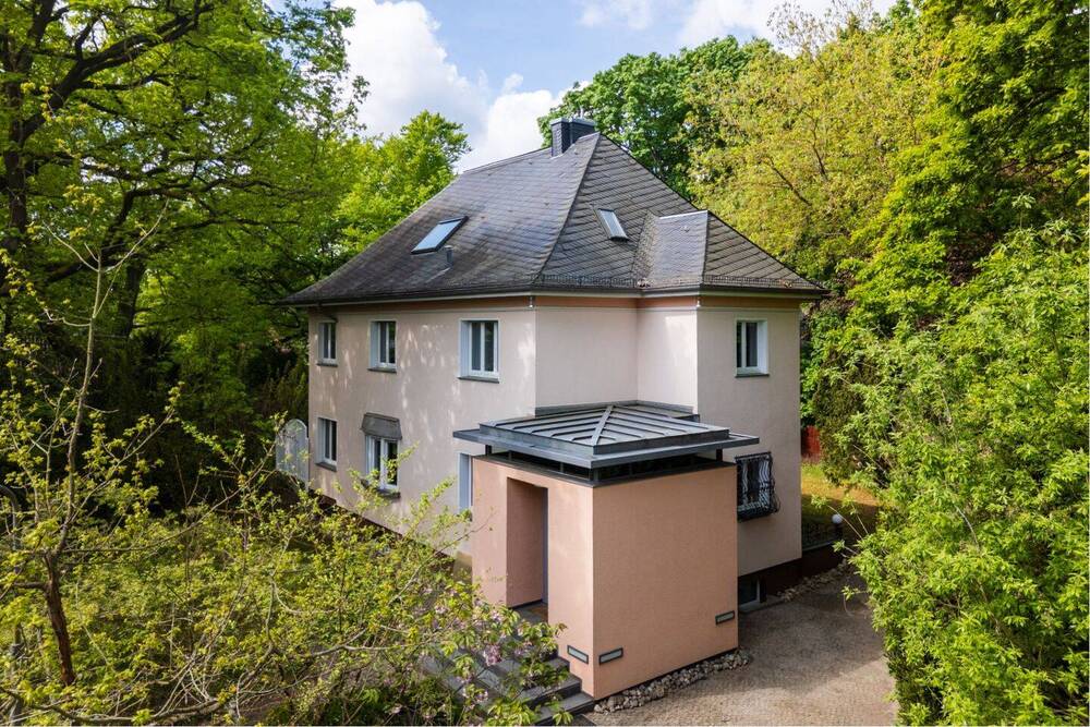 Thumbnail-Timeless Elegance Meets a Privileged Location - 1930s Classic of 384?sqms total livingusable space