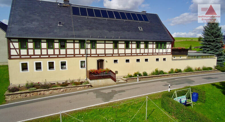 Thumbnail-Fachwerkhaus mit 2 Wohneinheiten, opt. Gewerbe, Scheune und Garagen in Hartmannsdorf zu verkaufen!