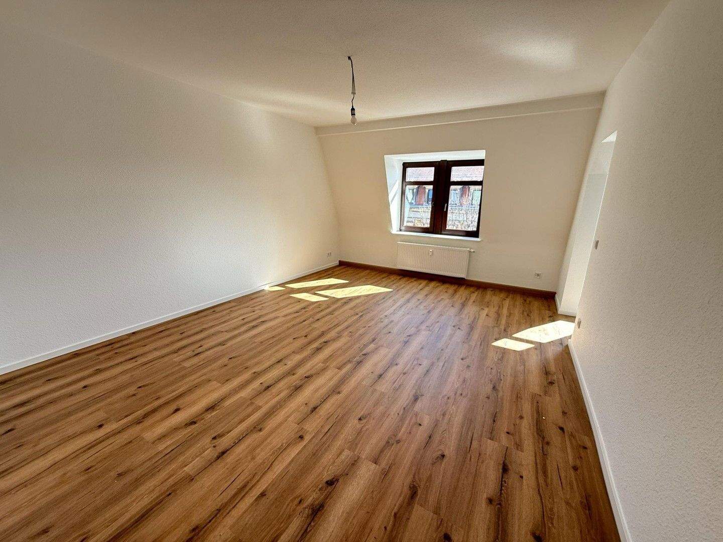 Thumbnail-Lichtdurchflutete 3-Zimmer-Mansardwohnung im denkmalgeschützten Altbau - frisch saniert mit 69 m²