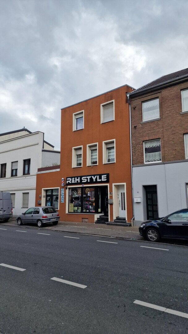 Thumbnail-Einfamilienhaus - Mit großer TerrasseTeich und Garten