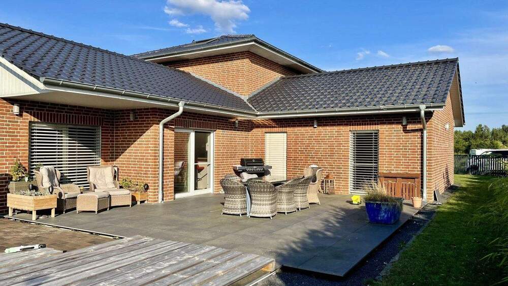 Thumbnail-Traumhaus-mit Pool - modern, großzügig und komfortabel