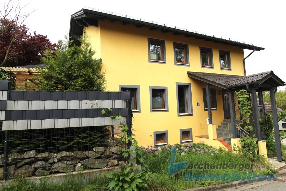Thumbnail-**Zweifamilienhaus in LandauIsar - Ihr neues Zuhause mit vielseitigen Möglichkeiten**