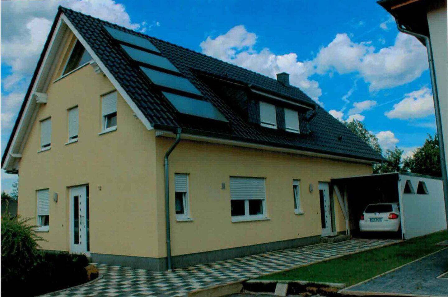 Thumbnail-Haus mit Einliegerwohnung